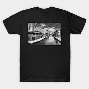 Birmingham canal and cityscape - monochrome photograph T-Shirt